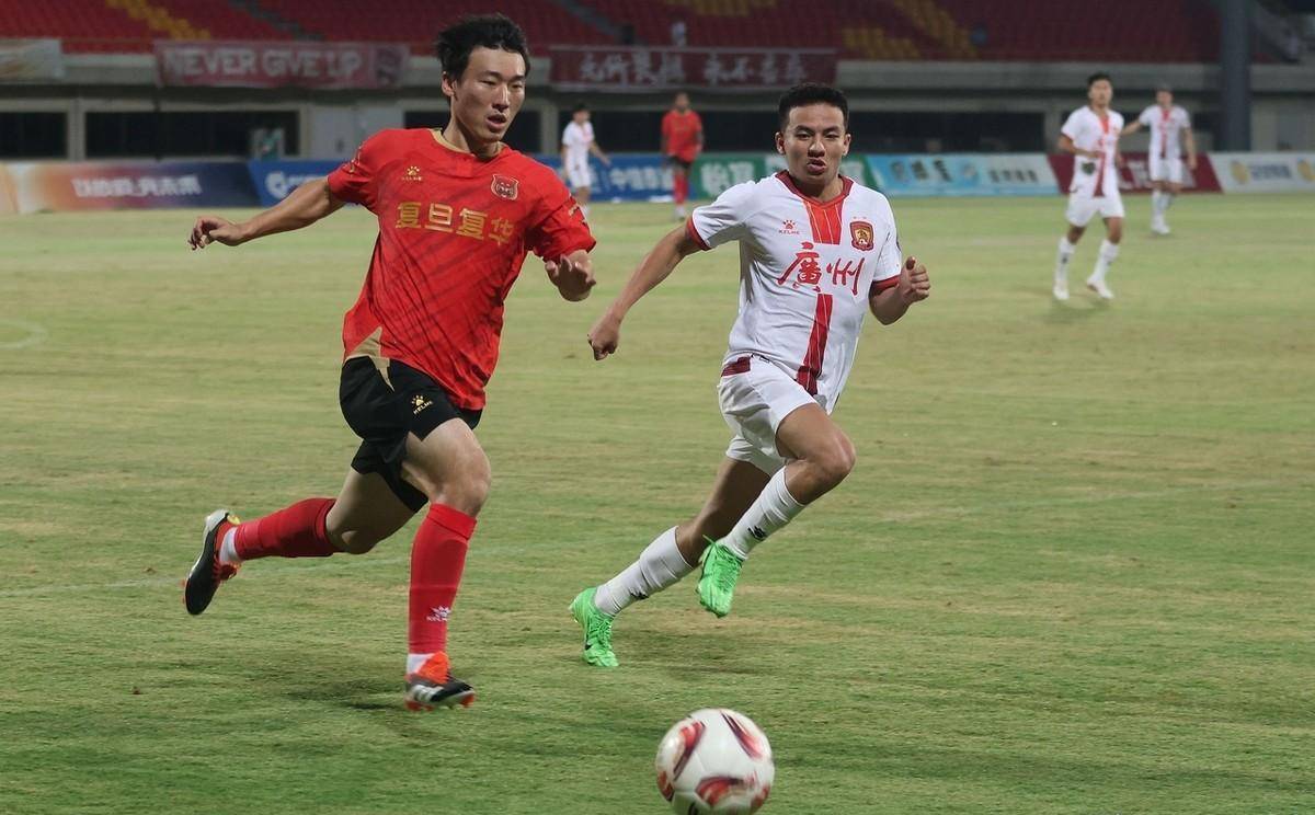 开云官网-半场表现，比赛热度不减，球员体现出团队精神