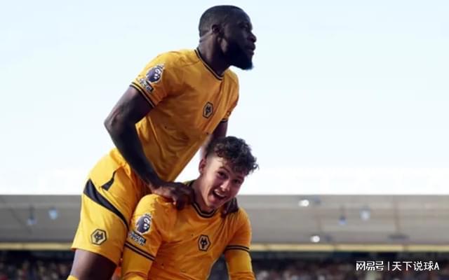 球队在主场比赛中连胜，士气高涨