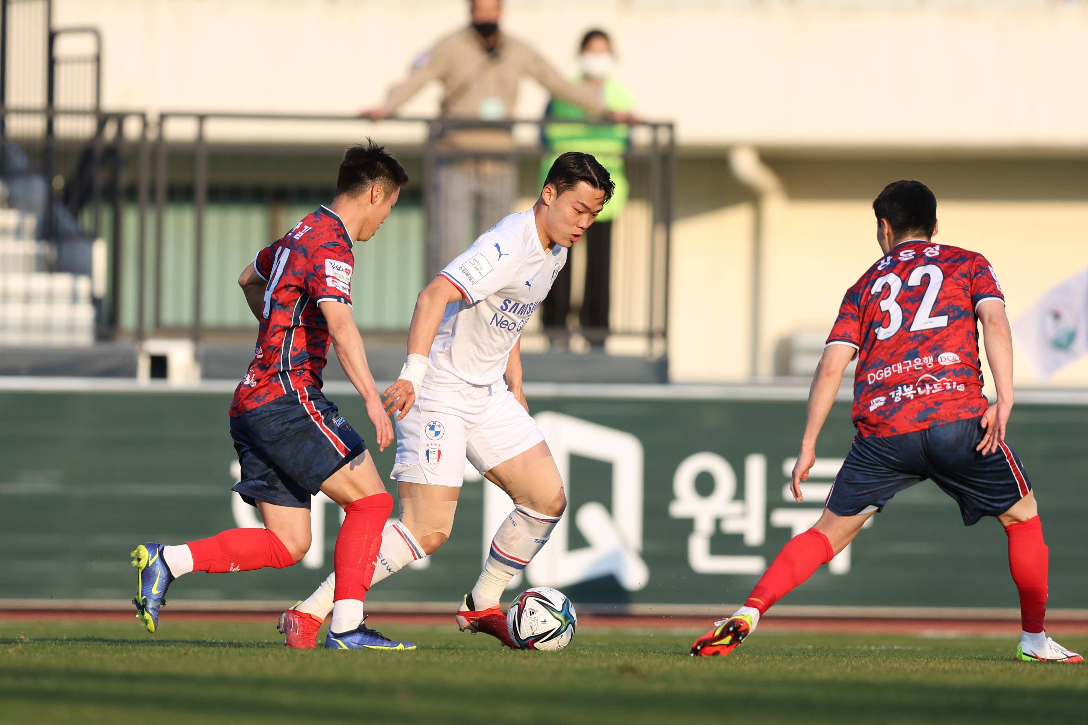 开云体育入口-本赛季足球比赛中出现了多处悬念