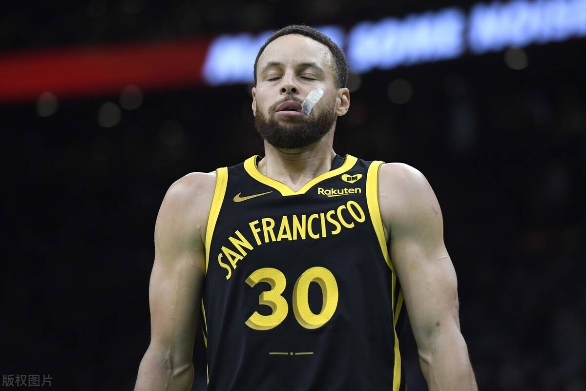 包含阿拉维斯队长训练中受伤，或将无缘下一场比赛的词条