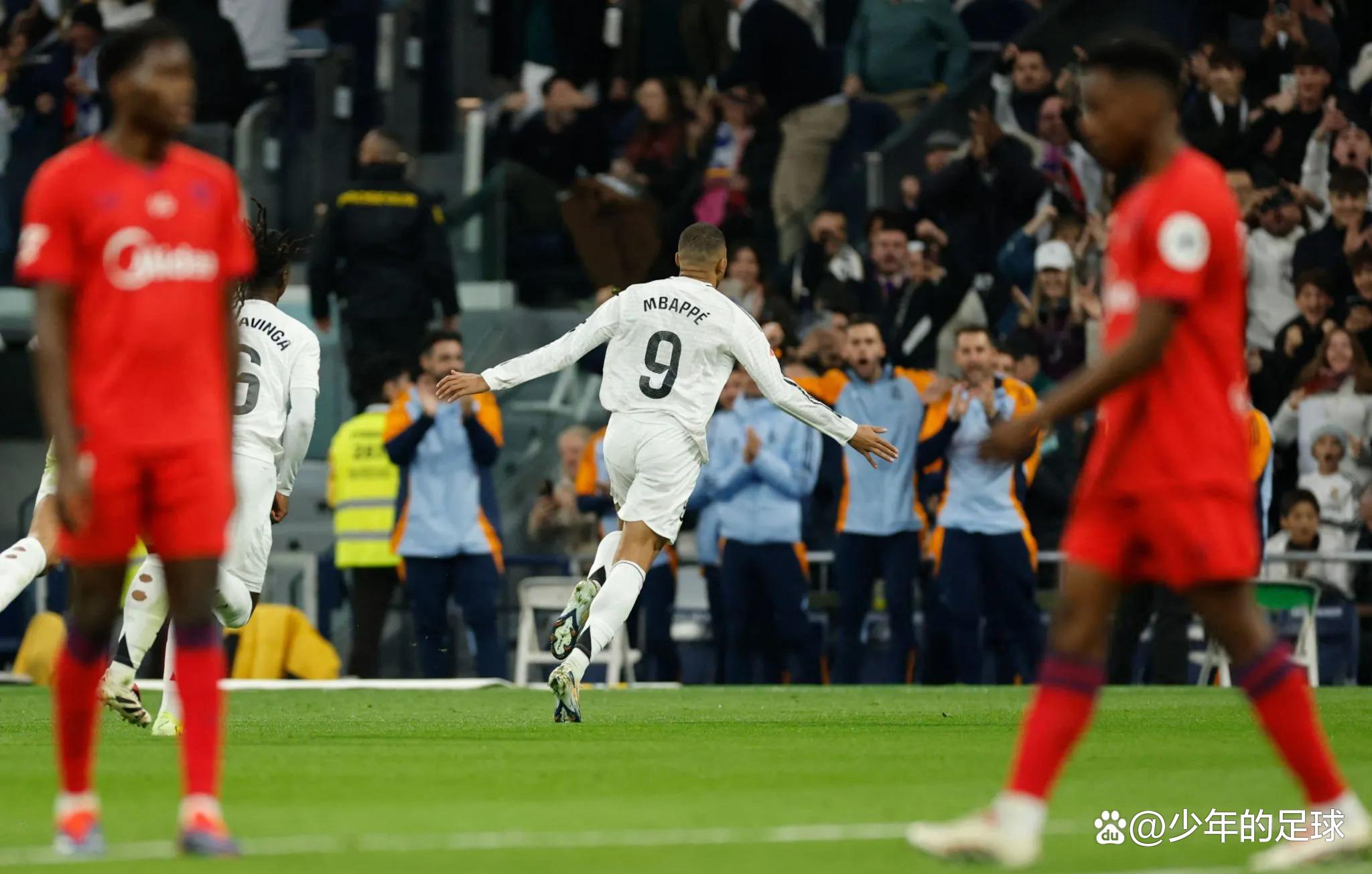 顶尖球员在欧洲赛事中发挥出色，助球队胜出的简单介绍