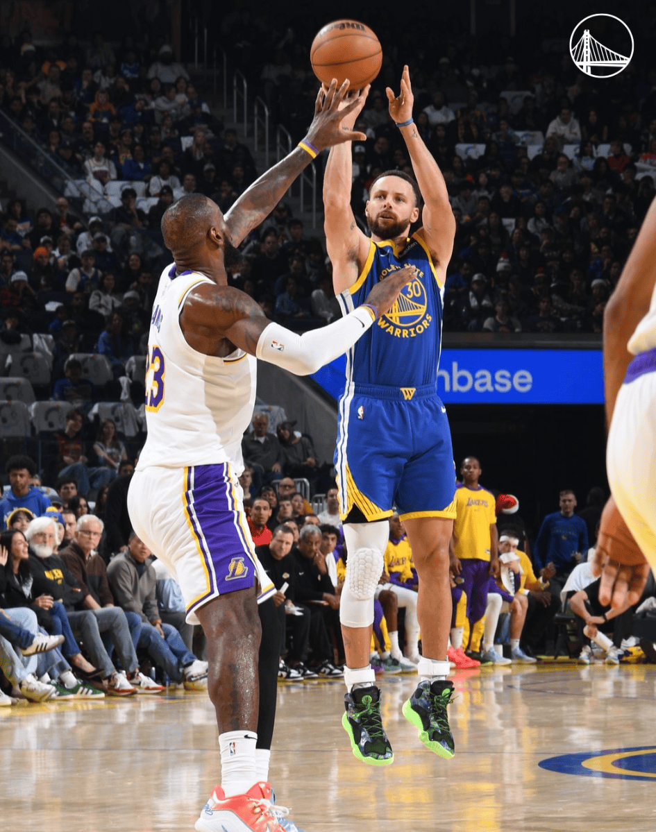 体育比赛中，球员们竭尽所能