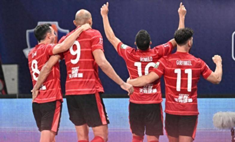 开云体育平台APP-包含球迷热议：谁将登顶比赛之巅的词条