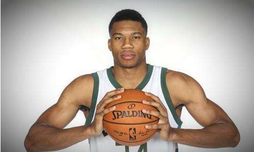 雄鹿核心强硬防守，带领球队夺冠