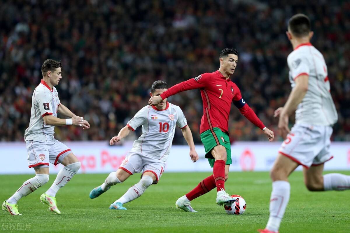 葡萄牙锋线球员在欧洲比赛中沉稳进球