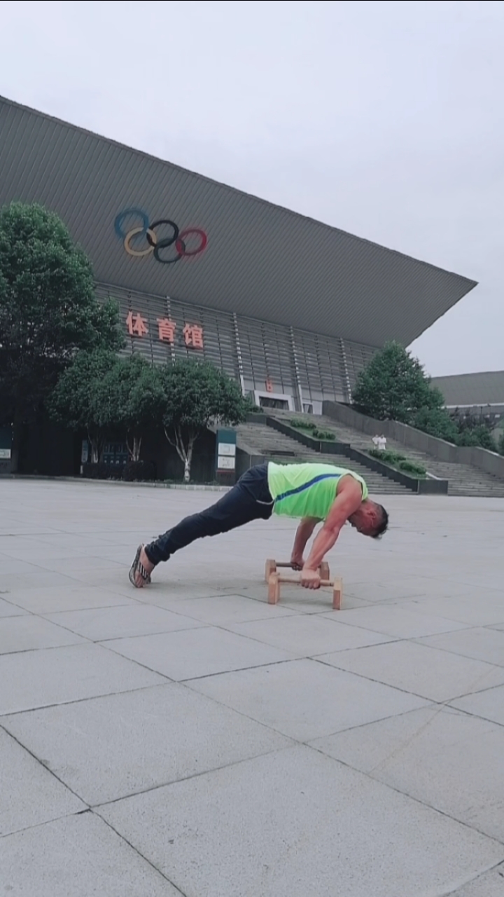 开云体育官方网站-关于猛龙队教练分享最爱读的书籍，传递正能量和启发的信息