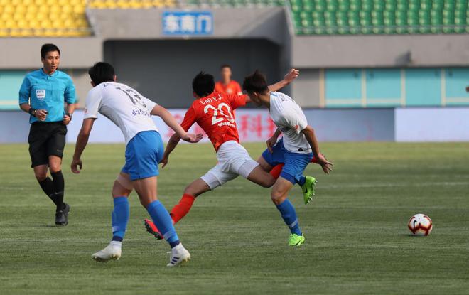 包含北京人和主场大胜天津泰达，实现连胜的词条