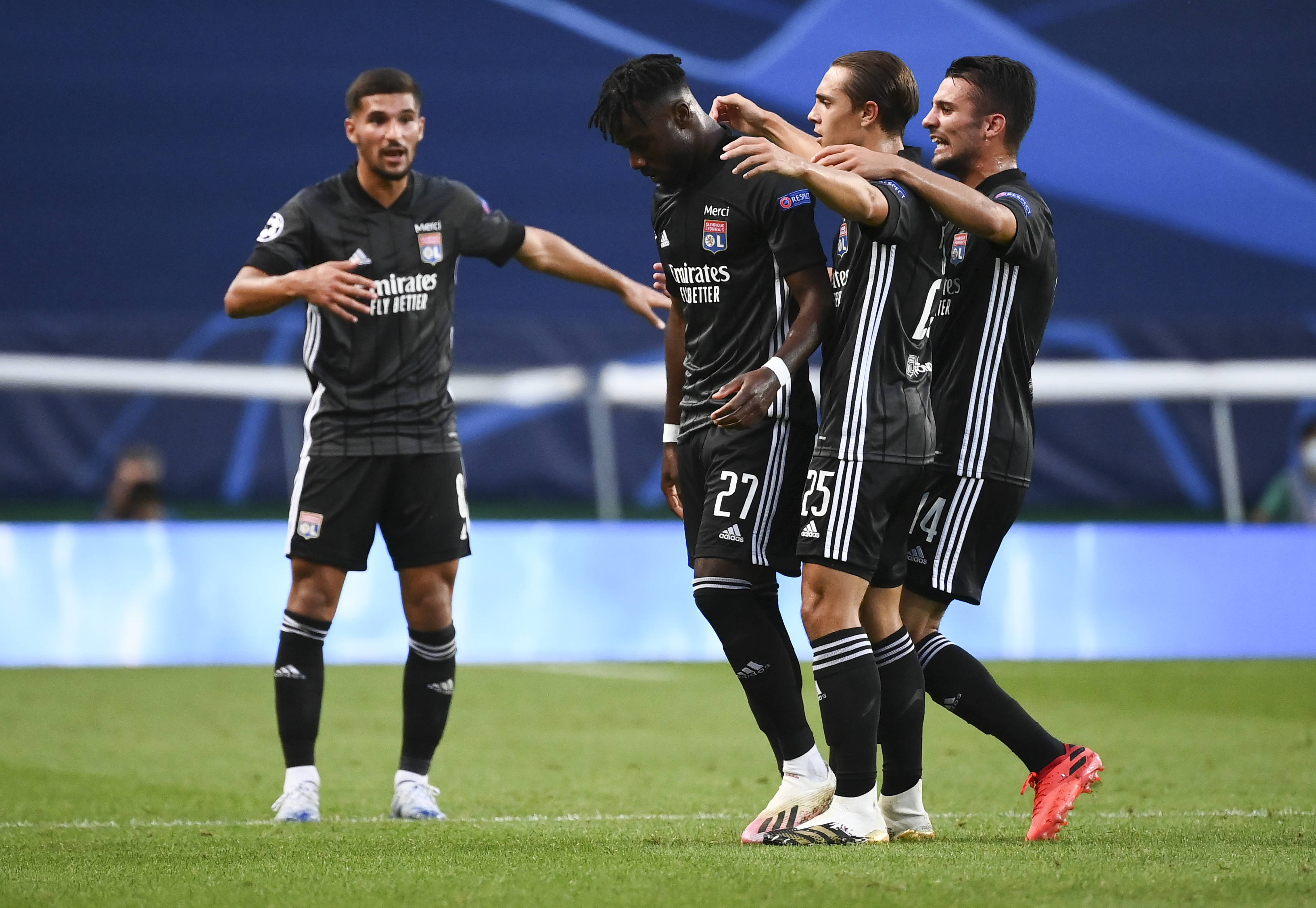 里昂足球队在联赛中实现了胜利