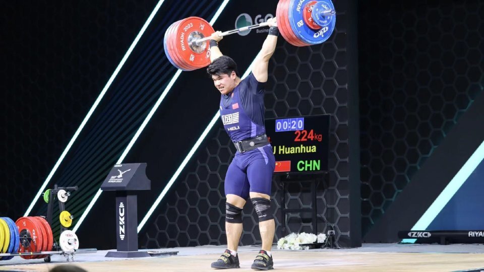 开云体育APP下载-举重比赛意外惊喜，选手异军突起