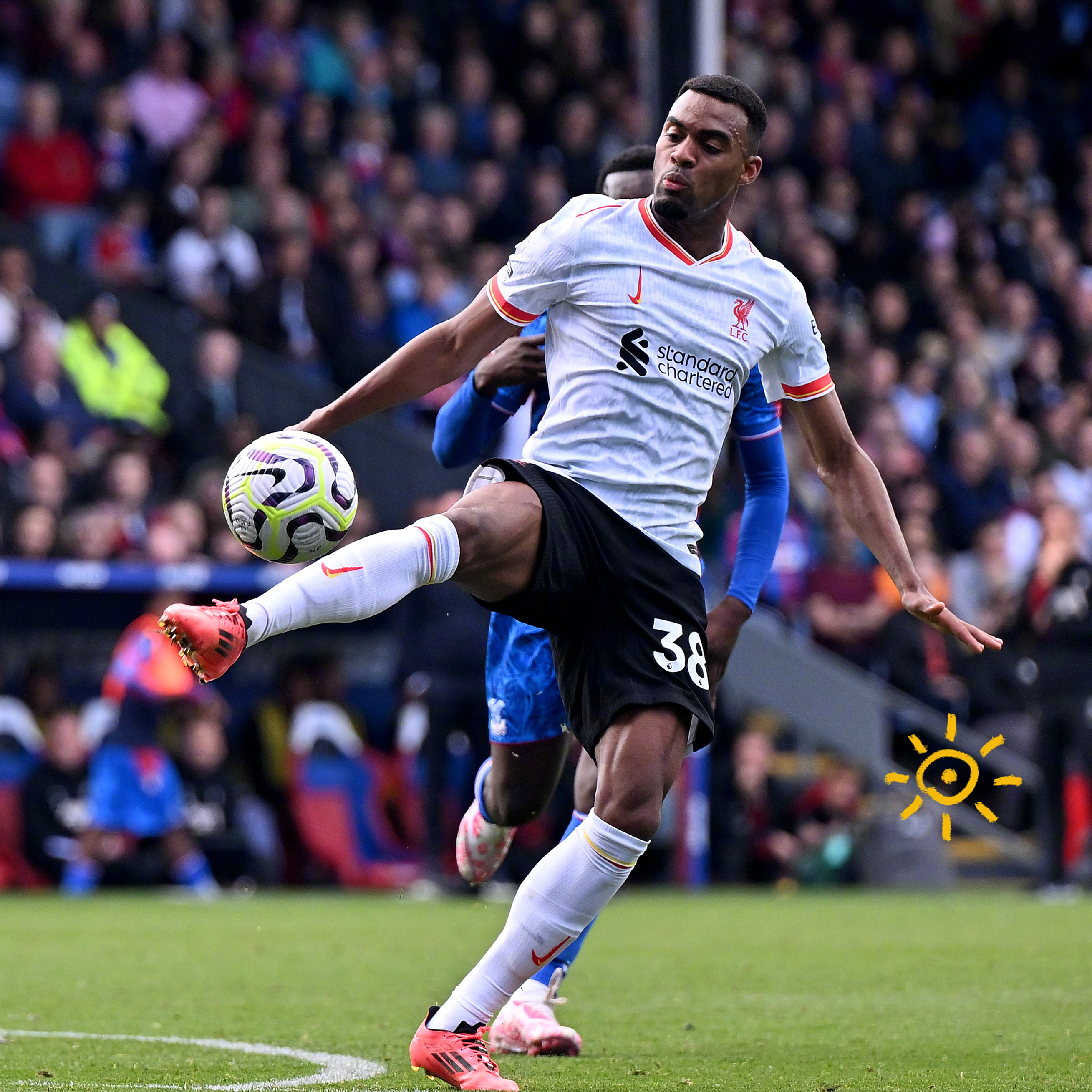 开云官网-利物浦队员表现抢眼，战胜水晶宫，巩固领跑位置