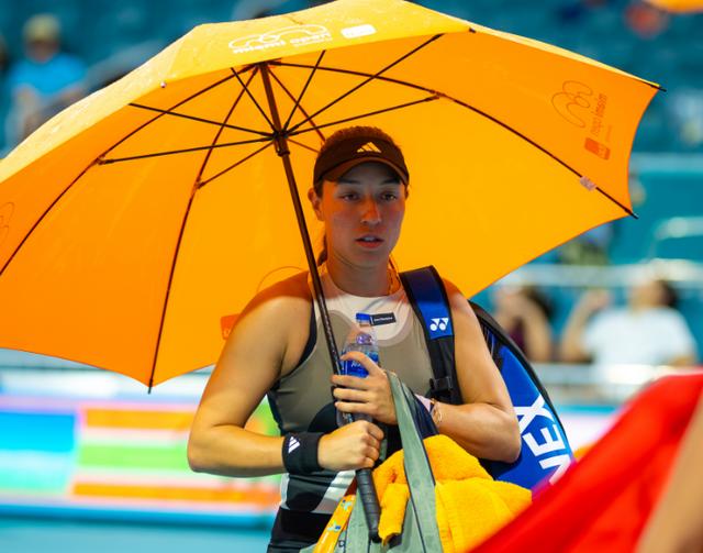 俄罗斯击剑选手惊险逆转，夺得冠军