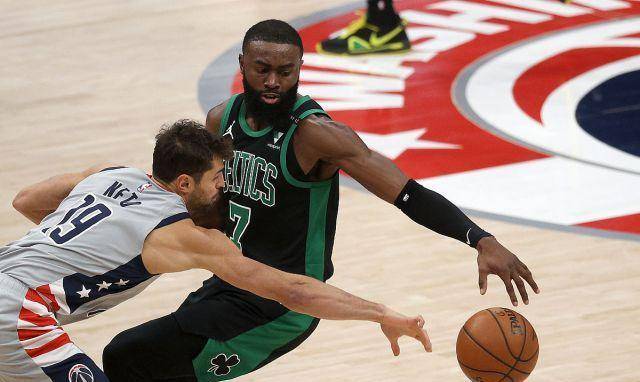 路易斯维尔城队在法甲比赛中斩获胜利