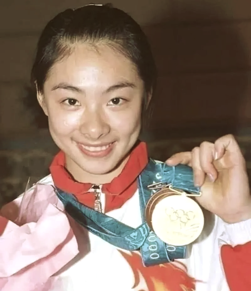 体操飞翔表演引人入胜，实现突破