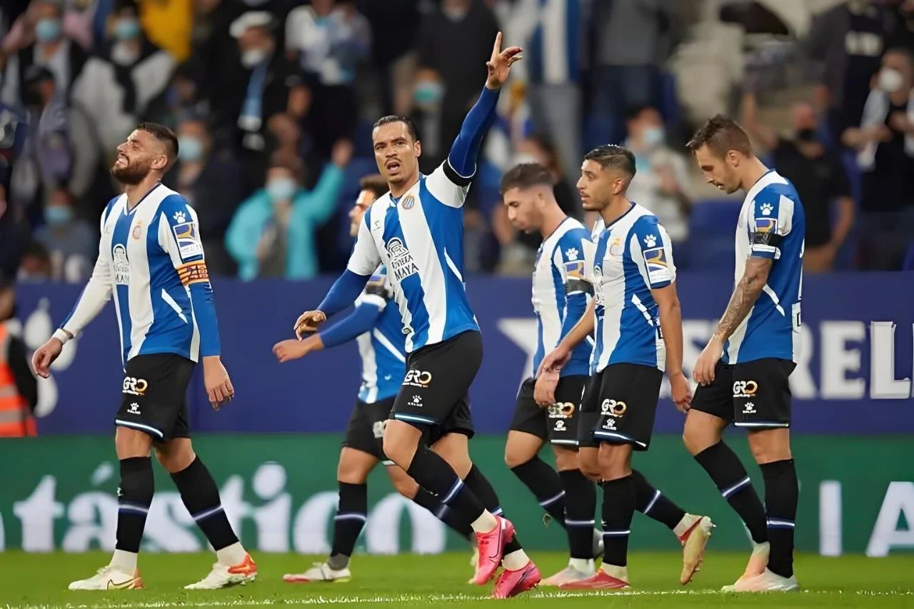 开云体育入口-比利亚雷亚尔主场击败对手，豪取三分