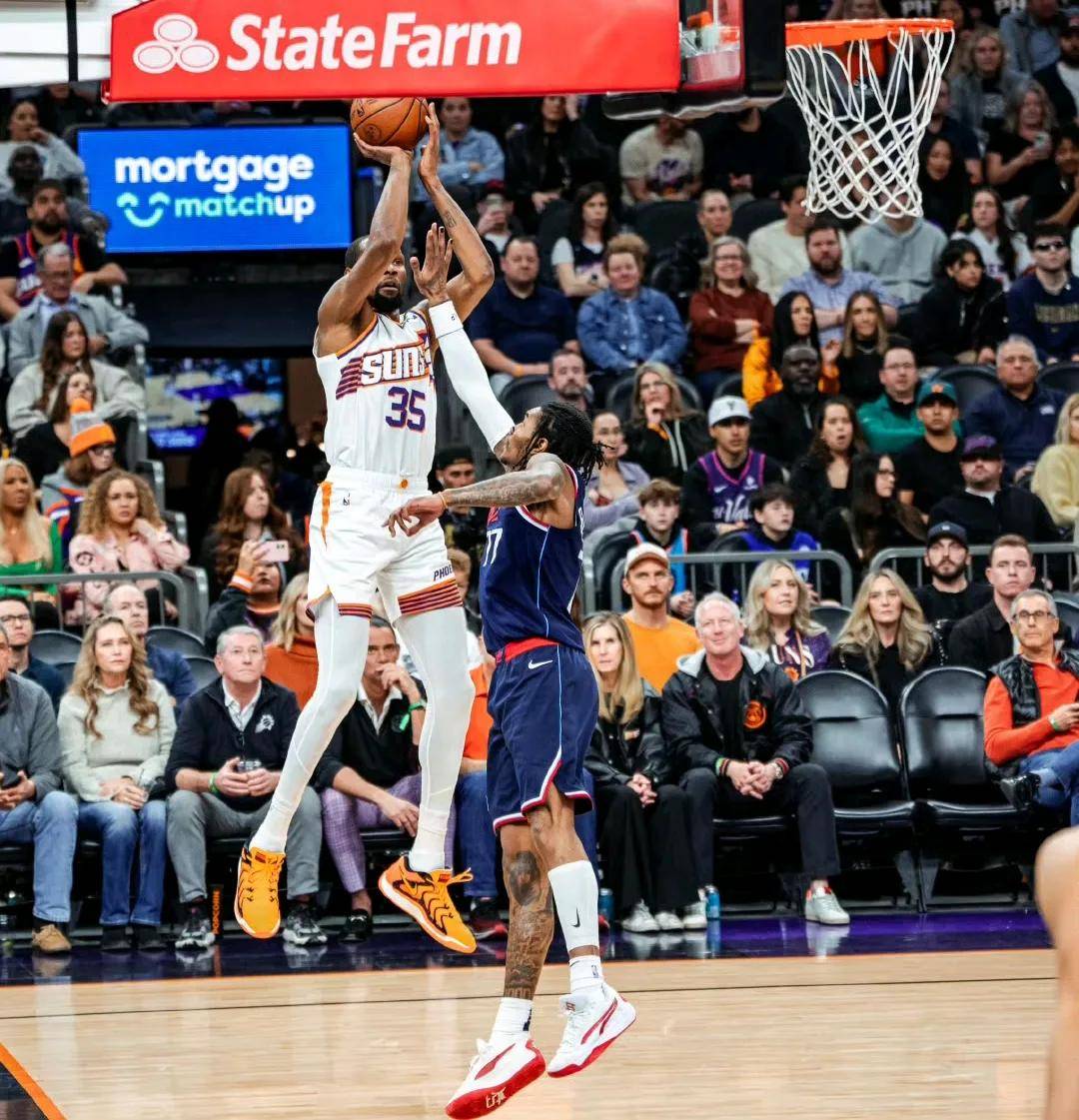 开云体育在线-快船队不敌黄蜂，遭遇季后赛失利