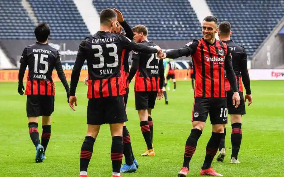 法兰克福球队实现轻松取胜，稳居上游