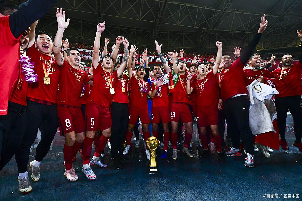 包含勒沃库森足球俱乐部神勇跻身德国足球联赛领导者的词条