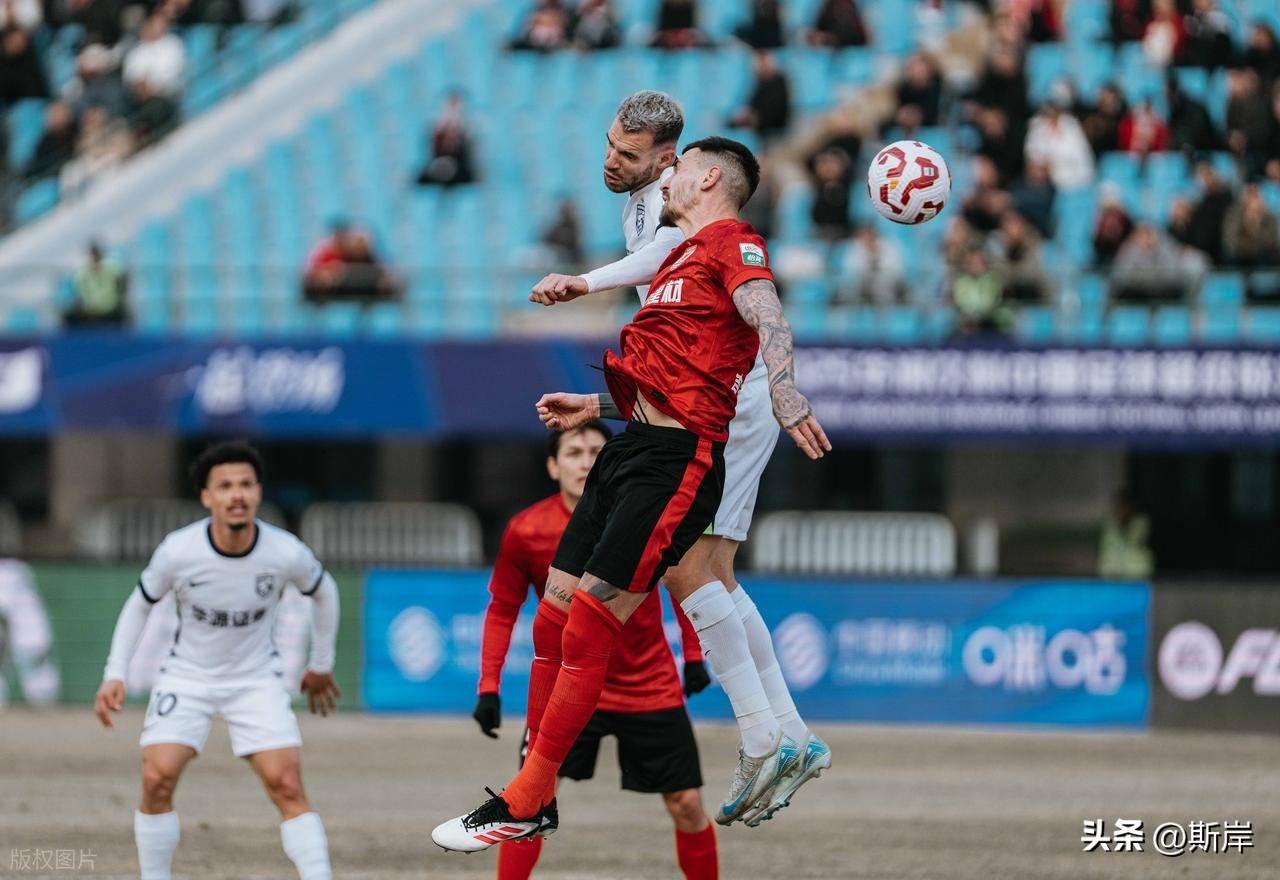 包含长春亚泰击败深圳佳兆业，取得关键胜利的词条