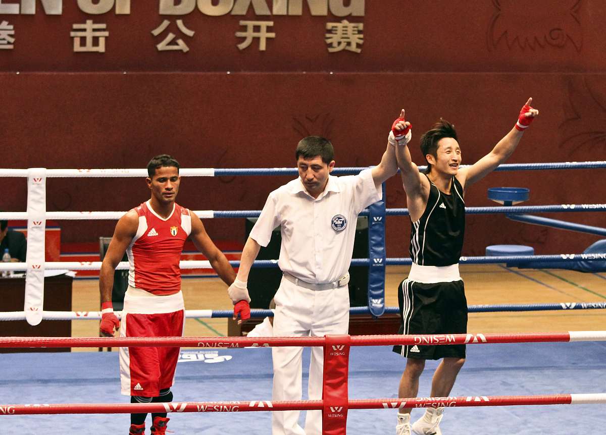 青年球员展现出色表现赢得观众掌声