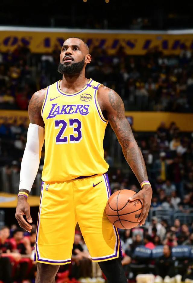 热火主场击败湖人，终结对手的五连胜