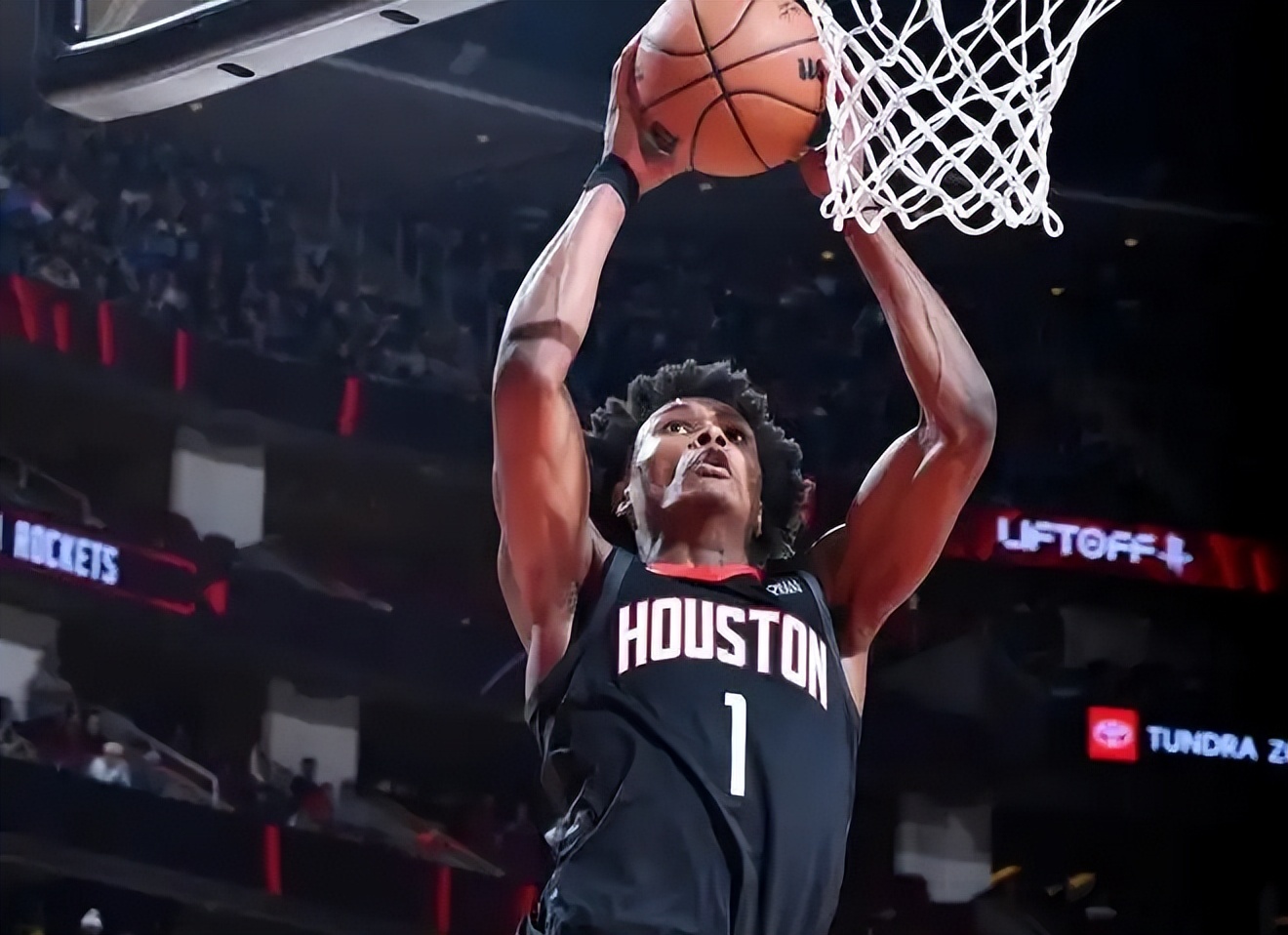 开云体育-活塞连胜终结，经典大战火箭险胜