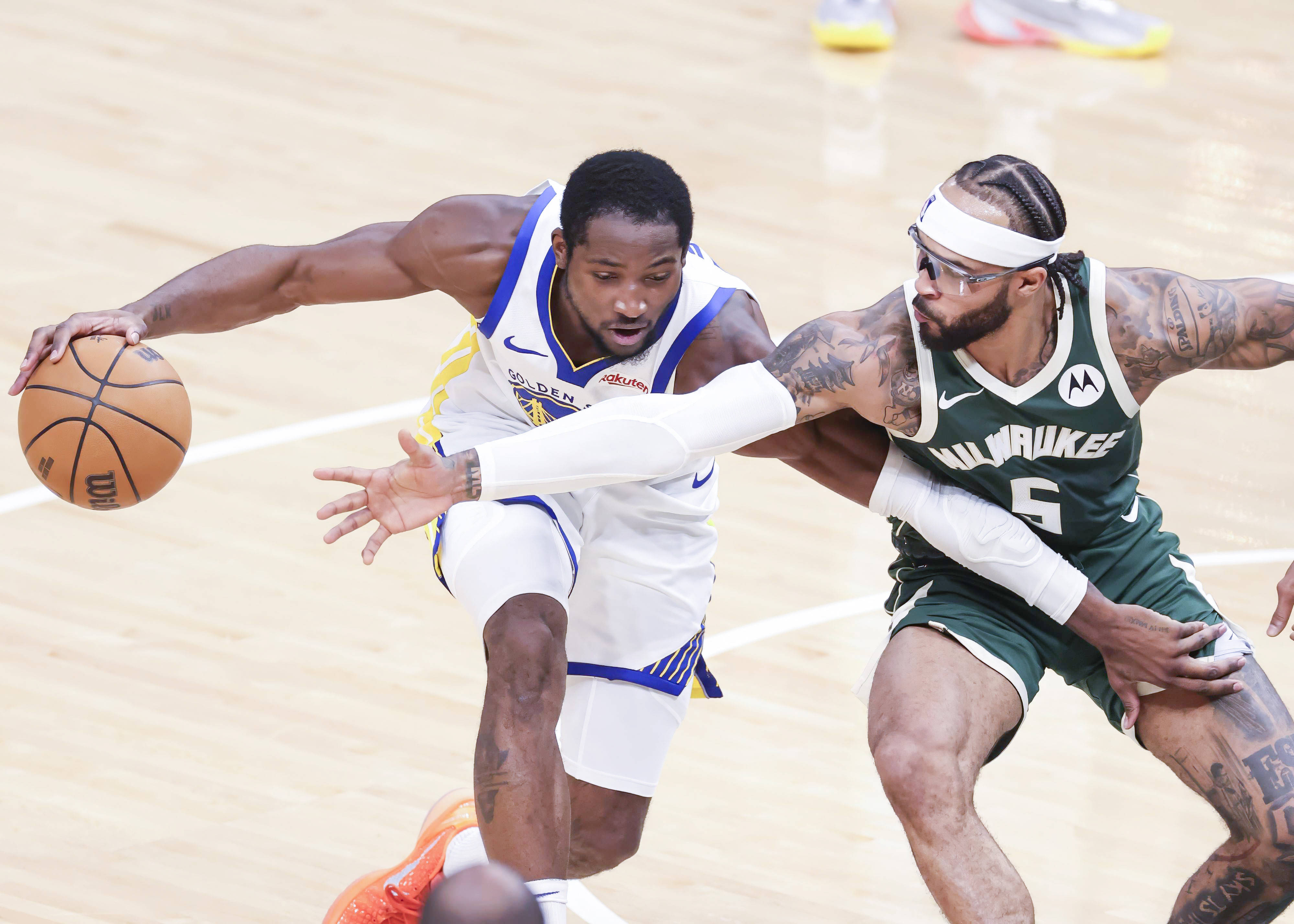 开云平台-关于天津队鏖战雄鹿，詹姆斯统治全场的信息