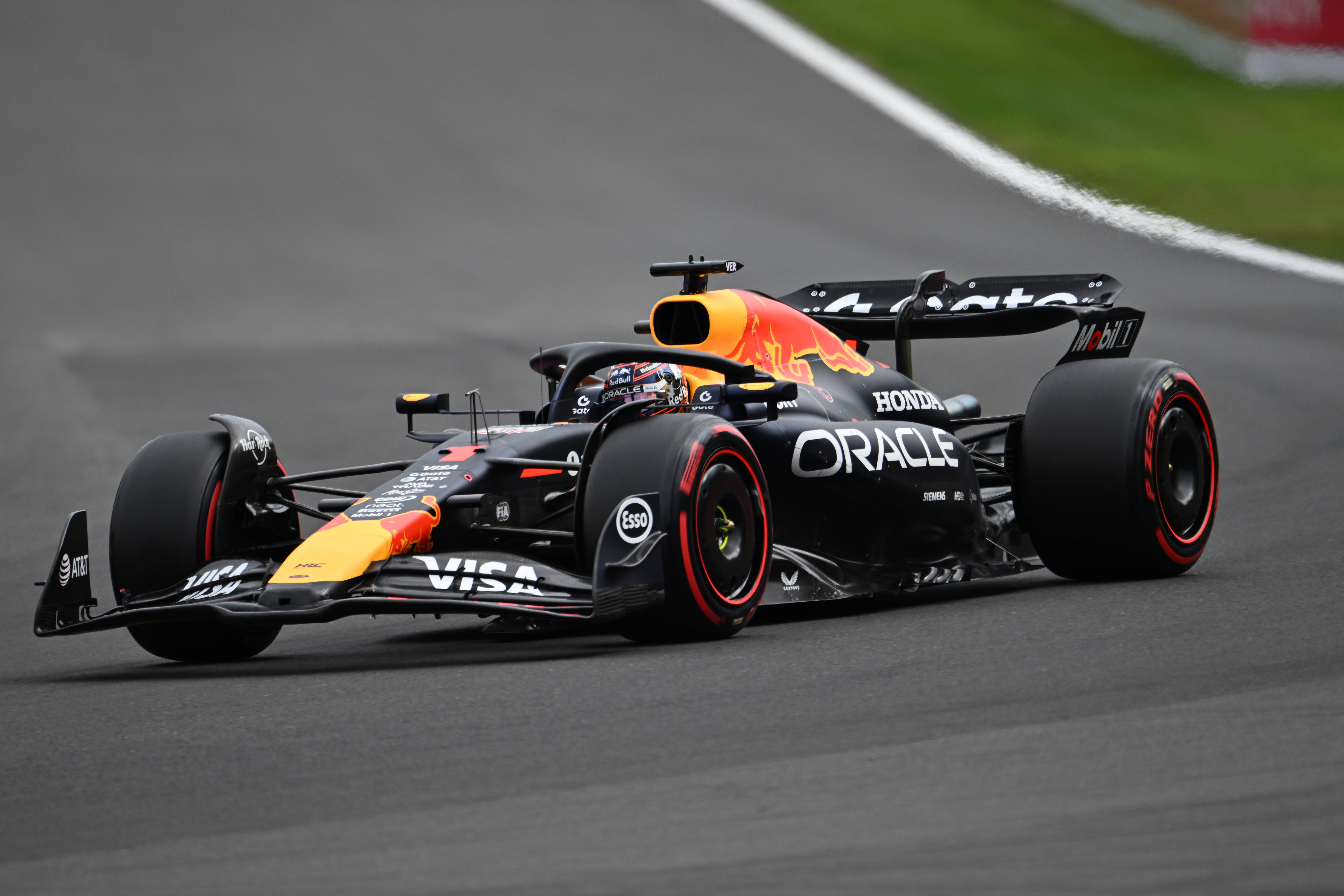 关于迈凯伦逆转法拉利，维斯塔潘点燃赛场的信息